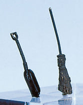 Weinert 3342, Reisig-Besen und Schaufel, Bausatz / H0